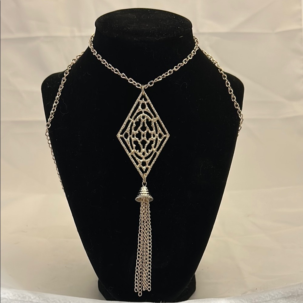 Elegant Gold Tassel Necklace 33’